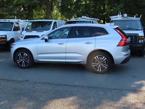 Used 2019 Volvo XC60 T6 Momentum w/ Multimedia Package AWD/4WD image 3
