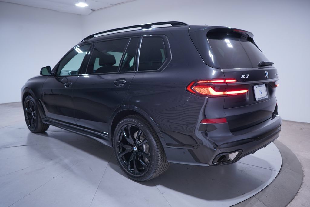 Used 2026 BMW X7 xDrive40i w/ M Sport Package AWD/4WD image 3