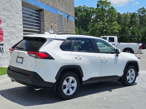 Used 2021 Toyota RAV4 XLE FWD image 7