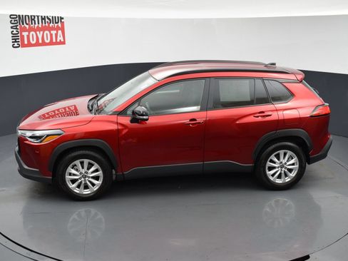 Used 2025 Toyota Corolla Cross LE AWD/4WD image 18