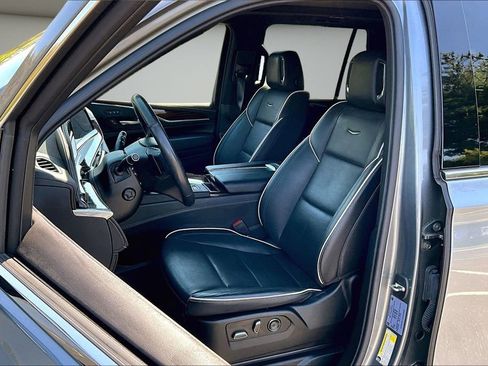 Used 2021 Cadillac Escalade Premium Luxury AWD/4WD image 21