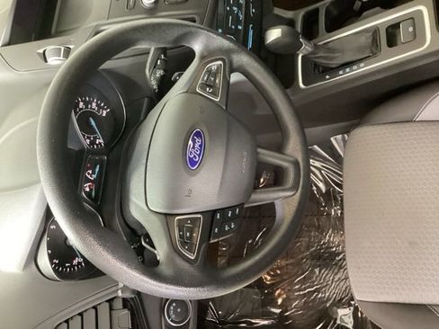 Used 2017 Ford Escape SE image 9