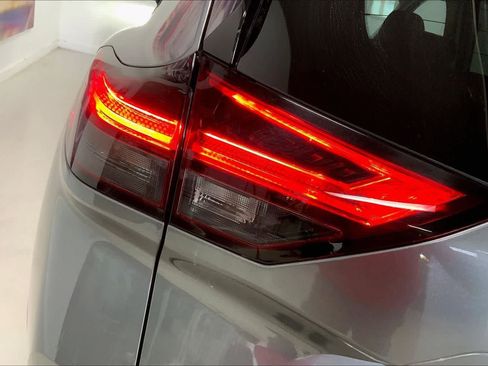 Used 2023 Nissan Rogue SL w/ SL Premium Package image 31