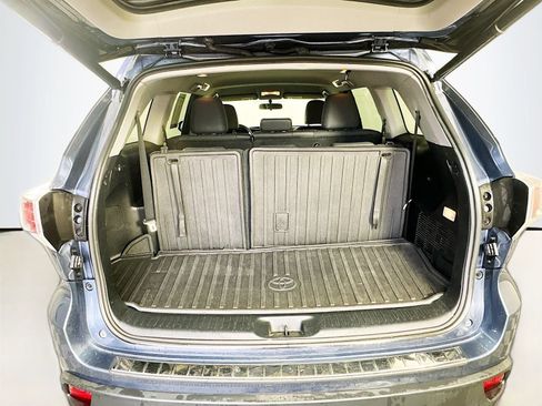 Used 2015 Toyota Highlander Plus FWD image 24
