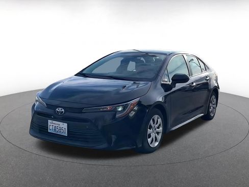 Used 2025 Toyota Corolla LE image 4