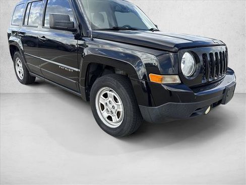 Used 2016 Jeep Patriot Sport w/ Power Value Group FWD image 3