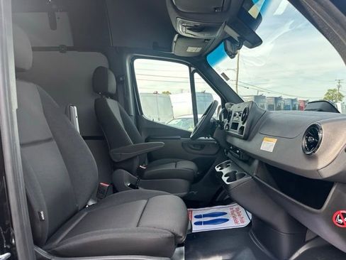 Used 2026 Mercedes-Benz Sprinter 2500 image 18