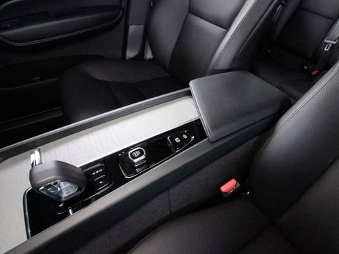 Certified 2025 Volvo XC60 B5 Plus image 11