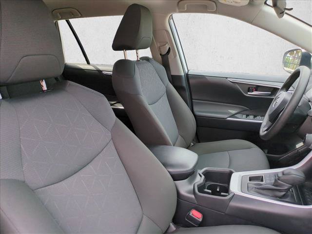 Used 2025 Toyota RAV4 XLE AWD/4WD image 19