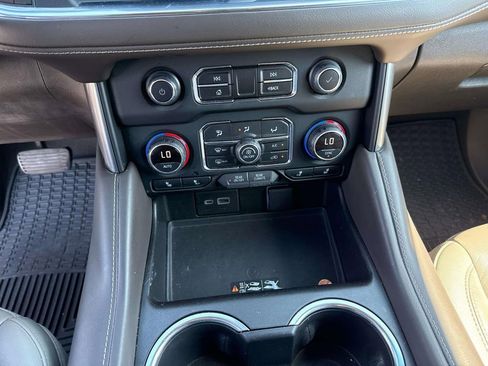 Used 2021 Chevrolet Tahoe Z71 w/ Z71 Off-Road Package AWD/4WD image 32