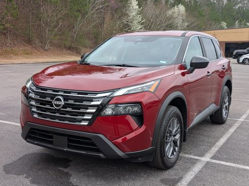 Used 2025 Nissan Rogue S image 5