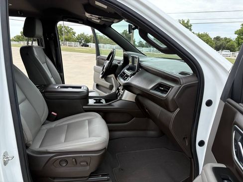 Used 2021 Chevrolet Suburban Z71 w/ Z71 Off-Road Package AWD/4WD image 17
