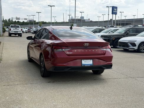 Certified 2022 Hyundai Elantra SEL FWD image 9