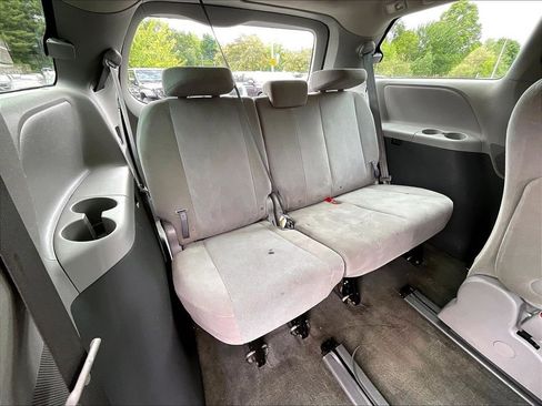 Used 2017 Toyota Sienna L FWD image 17