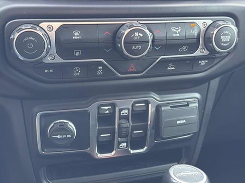 Used 2021 Jeep Gladiator Overland w/ Trailer Tow Package AWD/4WD image 27