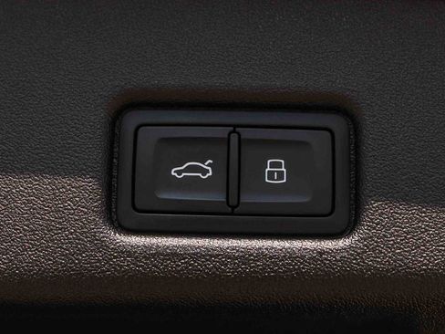 Used 2025 Audi Q5 Premium w/ Convenience Package AWD/4WD image 37