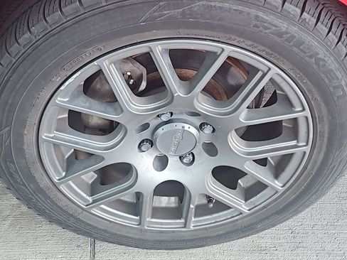 Used 2013 Toyota Yaris L image 7