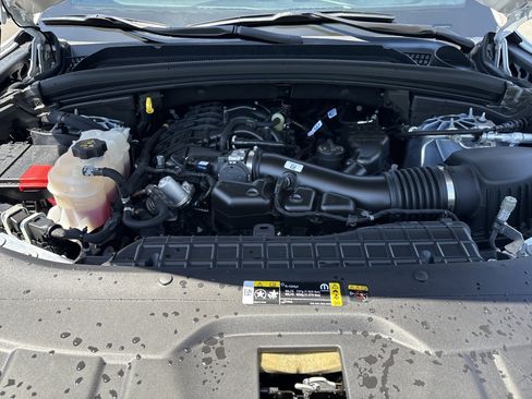 Used 2025 Jeep Grand Cherokee Laredo X image 34