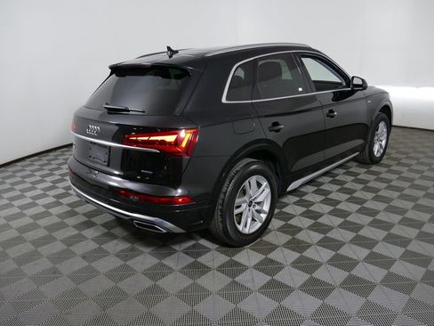 Used 2023 Audi Q5 2.0T Premium w/ Convenience Package AWD/4WD image 3