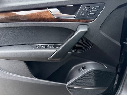 Used 2018 Audi Q5 2.0T Premium Plus w/ Premium Plus Package image 27