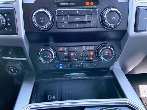 Used 2021 Ford F350 Lariat AWD/4WD image 31