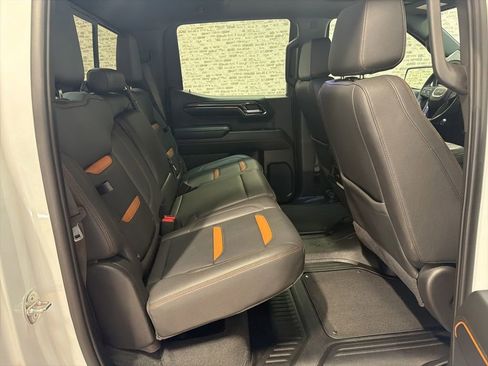 Used 2024 GMC Sierra 1500 AT4 w/ Technology Package AWD/4WD image 12