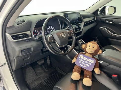 Used 2021 Toyota Highlander XLE AWD/4WD image 10