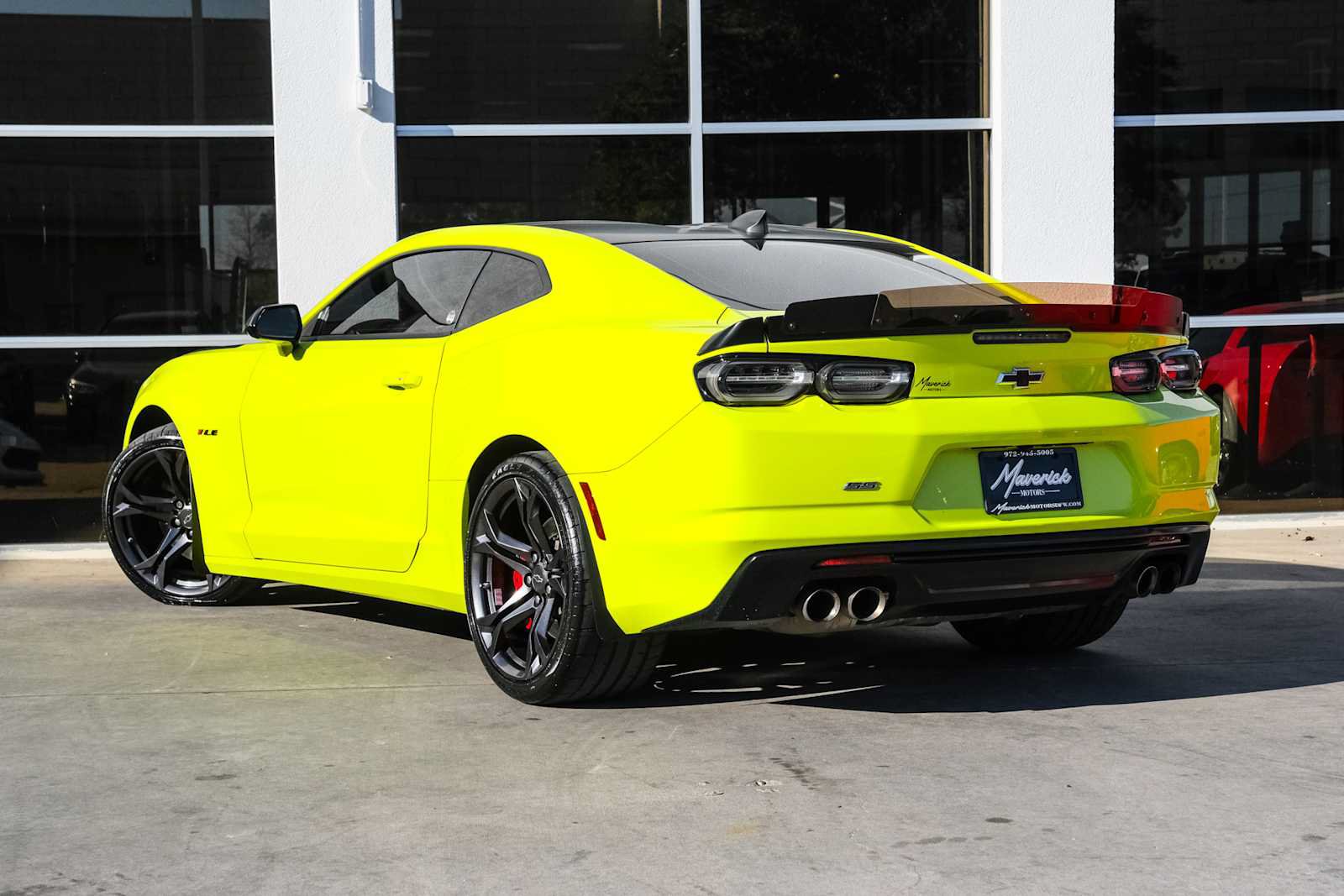Used 2020 Chevrolet Camaro RWD image 17