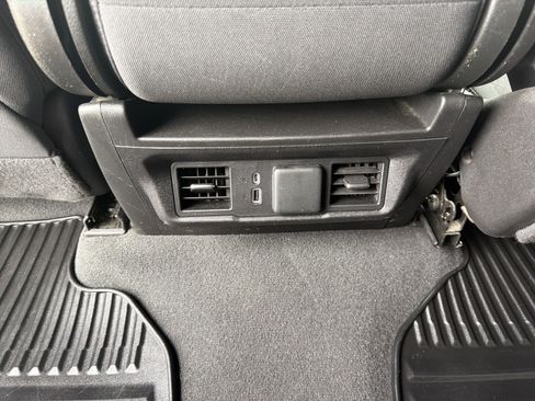 Used 2022 Chevrolet Silverado 1500 LT AWD/4WD image 20