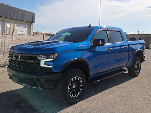 Used 2023 Chevrolet Silverado 1500 ZR2 w/ Technology Package AWD/4WD image 1