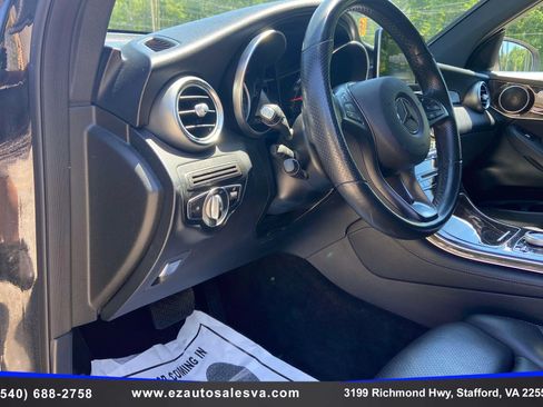 Used 2019 Mercedes-Benz GLC 300 4MATIC image 22