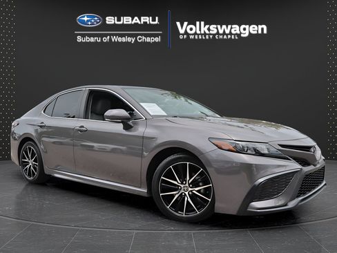 Used 2023 Toyota Camry SE w/ Cold Weather Package FWD image 1