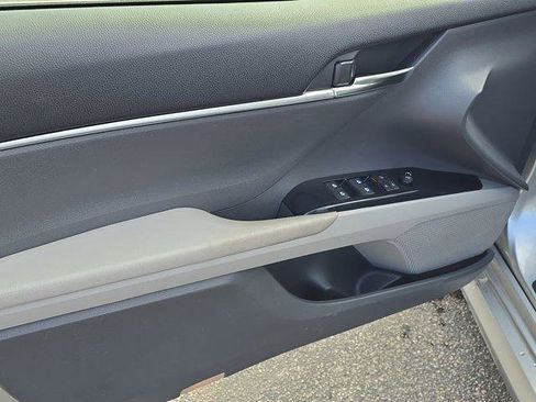 Used 2018 Toyota Camry LE image 16