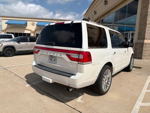 Used 2017 Lincoln Navigator Select RWD image 11