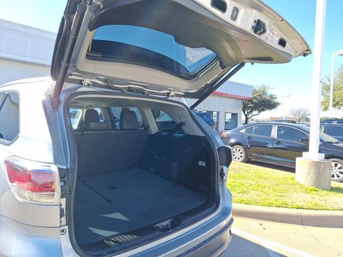 Used 2015 Toyota Highlander XLE image 38