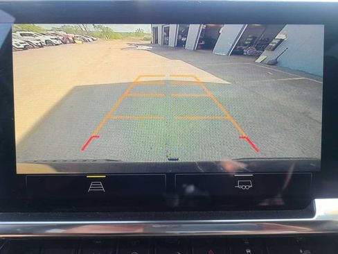 Used 2022 Chevrolet Silverado 1500 LT AWD/4WD image 31