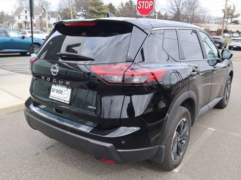 Certified 2025 Nissan Rogue SV AWD/4WD image 6