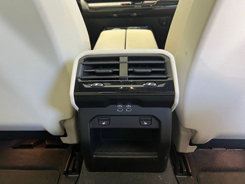 Certified 2024 BMW 530i w/ Premium Package RWD image 9