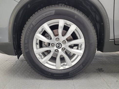 Used 2018 Nissan Rogue SV FWD image 31