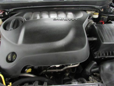 Used 2011 Chrysler 200 Limited FWD image 5