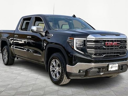 Used 2025 GMC Sierra 1500 SLT image 1
