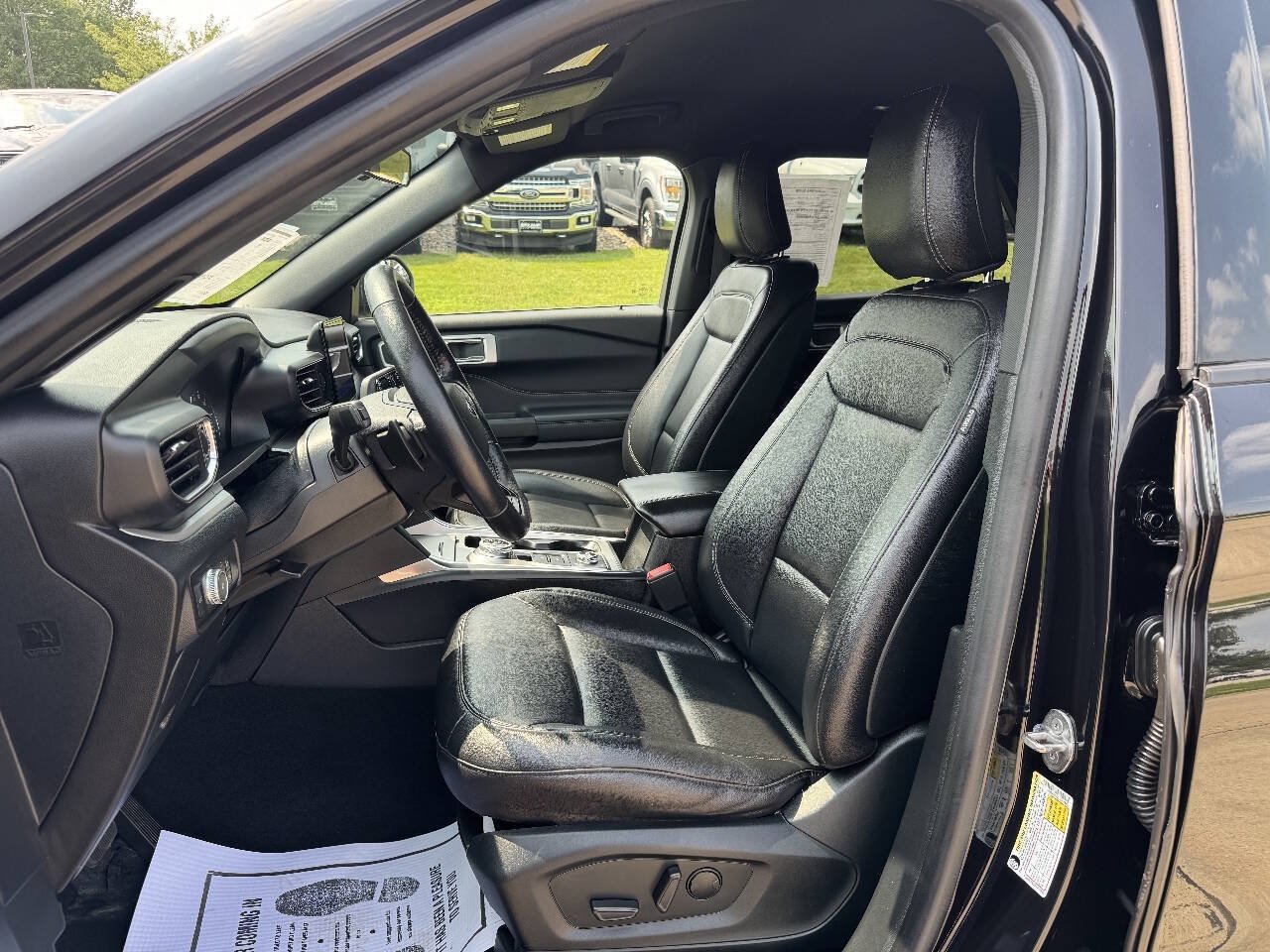 Used 2020 Ford Explorer XLT w/ Equipment Group 202A AWD/4WD image 9