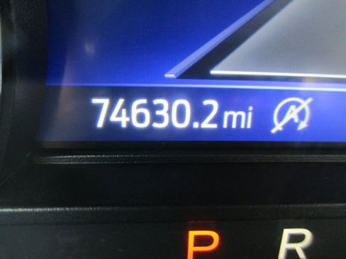 Used 2021 Ford Explorer XLT w/ Equipment Group 202A image 29