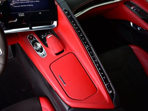 Used 2021 Chevrolet Corvette Stingray w/ Z51 Performance Package image 28