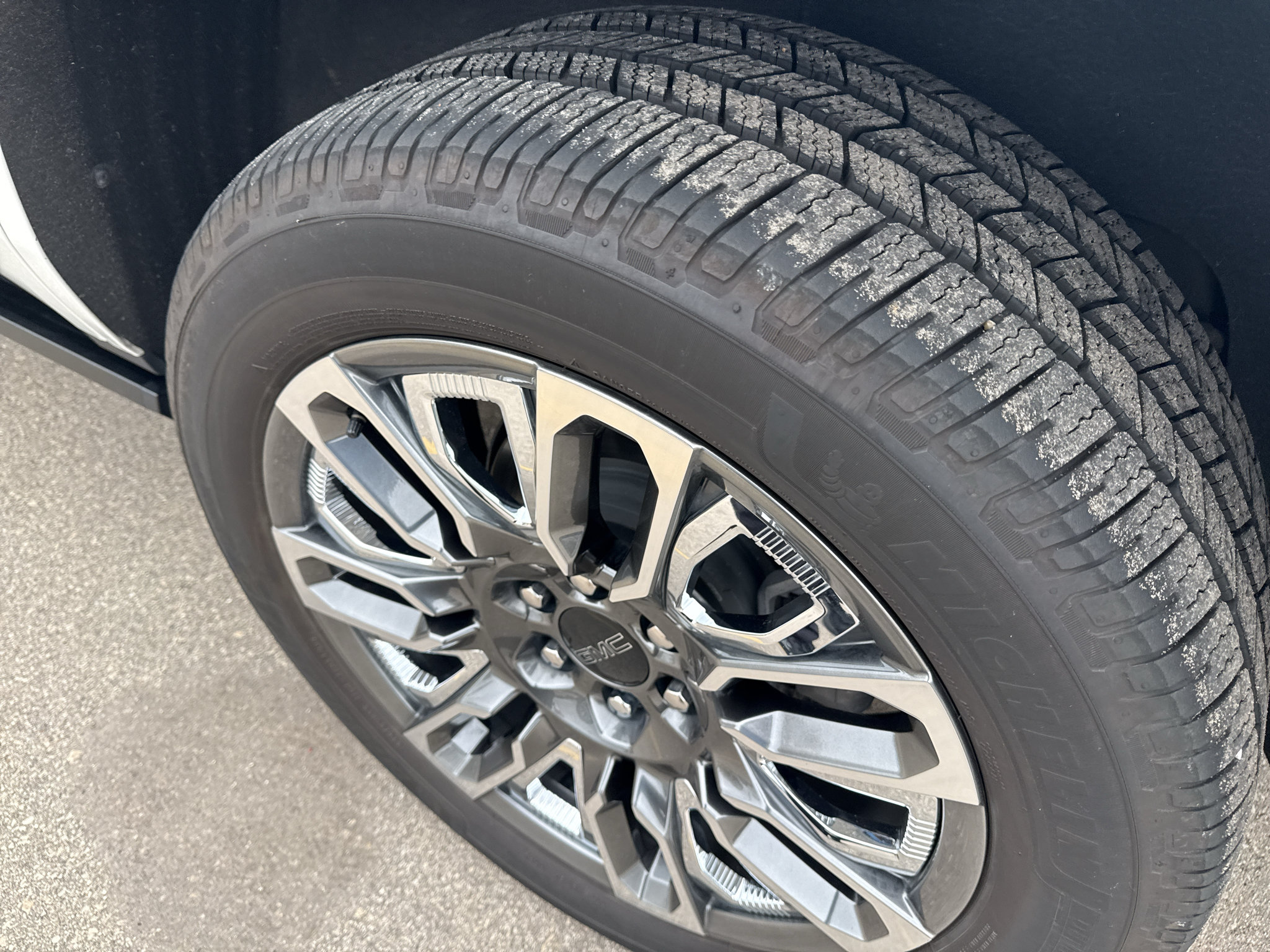 Used 2023 GMC Yukon Denali Ultimate AWD/4WD image 7