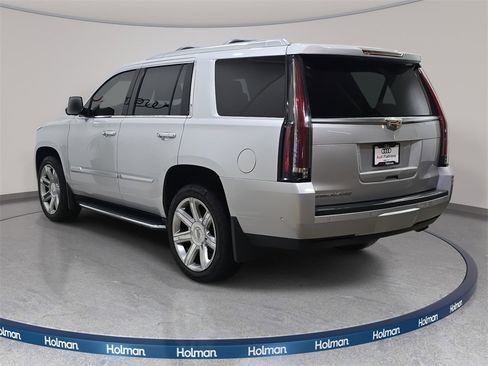 Used 2018 Cadillac Escalade Luxury image 8