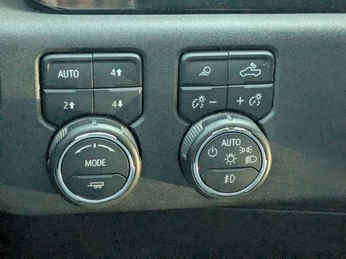 Used 2022 Chevrolet Silverado 1500 High Country w/ High Country Premium Package image 27