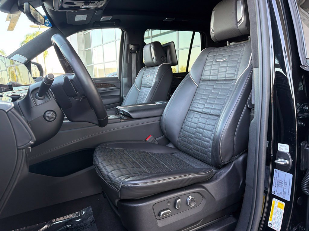 Used 2024 Cadillac Escalade Premium Luxury Platinum AWD/4WD image 12