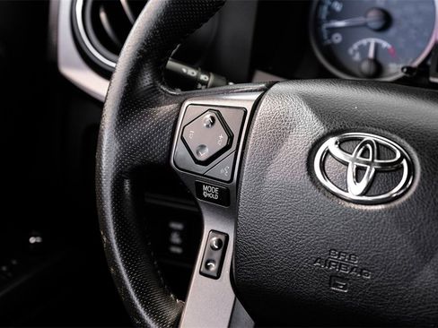 Used 2016 Toyota Tacoma TRD Sport w/ Towing Package image 13