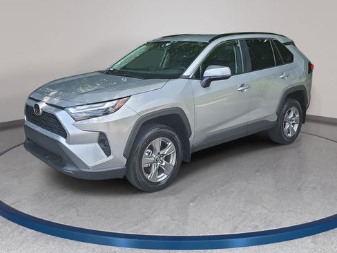 Used 2025 Toyota RAV4 XLE FWD image 1